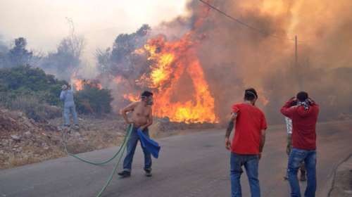 Πύρινη λαίλαπα στα μαστιχοχώρια της Χίου, εκκενώθηκαν χωριά