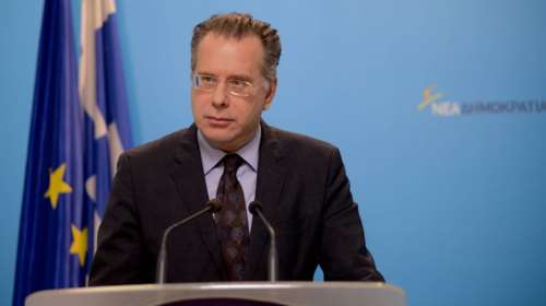 Κουμουτσάκος: Όποιος αυτοπροβάλλεται κόβεται από τη ΝΔ