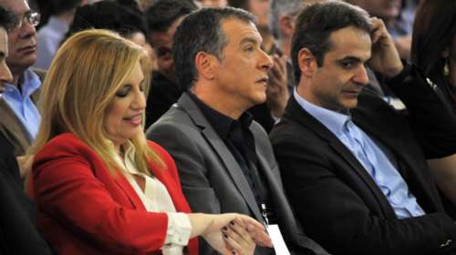 Μύδροι της αντιπολίτευσης κατά Τσίπρα για το Σύνταγμα