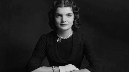 Τζάκι Κένεντι, μια ζωή σαν μυθιστόρημα