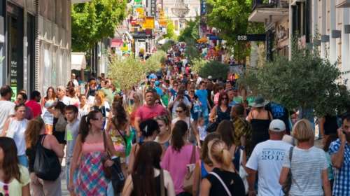 Δείτε πόσο ψήλωσαν έλληνες &amp; ελληνίδες σε 100 χρόνια!