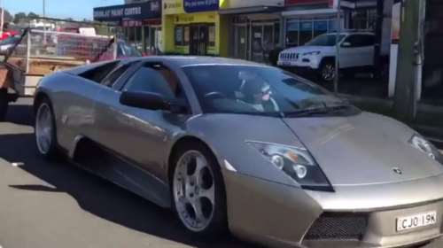 Αυστραλός φόρτωσε τις κατσίκες στη Λαμποργκίνι &amp; τα έβγαλε βόλτα video