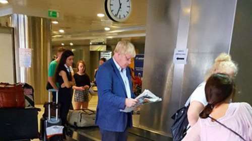 Στη Χαλκιδική...δραπέτευσε για ξεκούραση ο Mr Βrexit  Μπόρις Τζόνσον