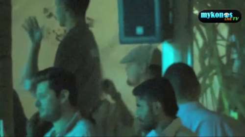 Ο ξέφρενος χορός του Ντι Κάπριο στη συναυλία του Ρέμου - video -