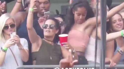 Η κόρη του Ομπάμα ξεσαλώνει σε φεστιβάλ στο Σικάγο