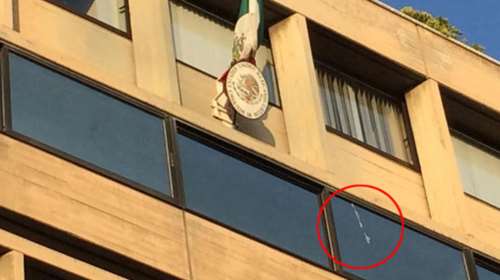Με Καλάσνικοφ πυροβόλησαν  στην πρεσβεία του Μεξικού στο Κολωνάκι