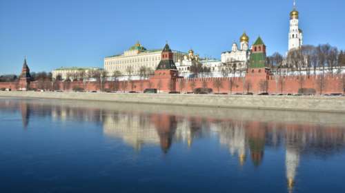 Μπουλντόζες μπήκαν στο Κρεμλίνο και κατεδαφίζουν κτίρια - video από drone-