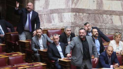 Τραμπουκισμοί χρυσαυγιτών κατά μουσουλμάνου βουλευτή για το τέμενος