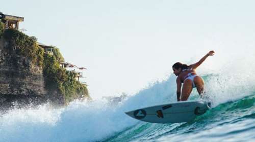 Anastasia Ashley: Η καυτή σέρφερ που θα αναστατώσει το Ρίο