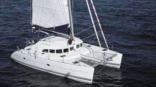 Σώοι οι επιβάτες καταμαράν που βυθίστηκε στη Σκύρο