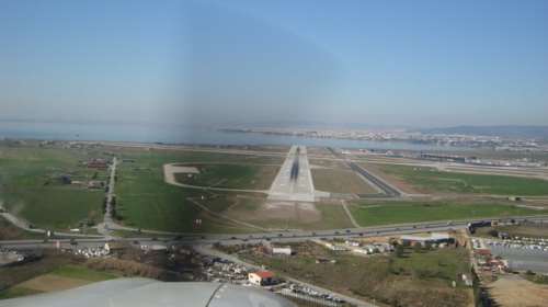 Προσγειώθηκε στο «Μακεδονία»  το αεροσκάφος με τη βλάβη