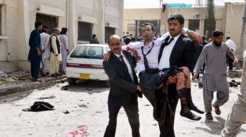 93 νεκροί σε επίθεση αυτοκτονίας σε νοσοκομείο στο Πακιστάν