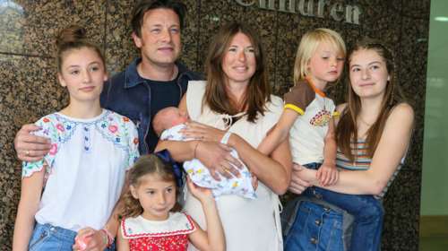 Τζέιμι Ολιβερ: Ο διάσημος σεφ μας συστήνει το πέμπτο παιδί του