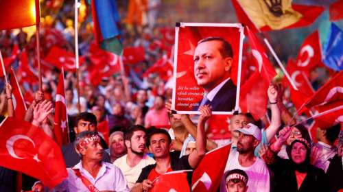 Εκτοξεύτηκε η δημοτικότητα του Ερντογάν μετά το πραξικόπημα