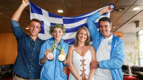 Το ζεϊμπέκικο της Κορακάκη για τον θρίαμβό της