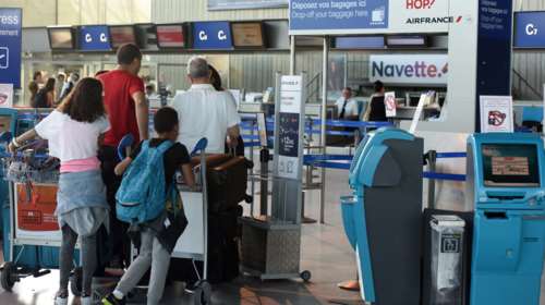 Εκκενώθηκε το αεροδρόμιο της Νίκαιας-Εντοπίστηκαν ύποπτες αποσκευές