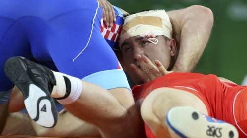 Επίδειξη ψυχικής δύναμης: Λιποθύμησε, σηκώθηκε, προκρίθηκε και πήρε χρυσό