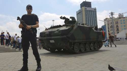 Νέες εκκαθαρίσεις σε ένστολους και δημόσιο ετοιμάζει ο Ερντογάν