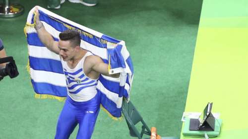 Υπόκλιση στο &quot;χρυσό&quot; παιδί Λευτέρη Πετρούνια