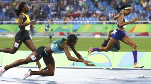 Κατέκτησε το χρυσό με ...βουτιά στον τερματισμό