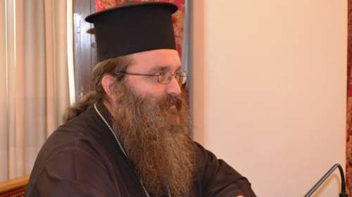 Ο Μητροπολίτης Χίου εναντίον πολιτικών και προσφύγων