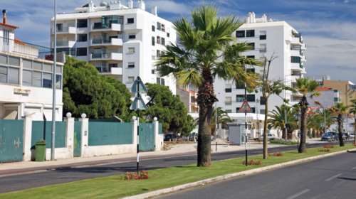 Απίστευτο: Βάζουν έξτρα ΕΝΦΙΑ σε ακίνητα με ...ήλιο στην Πορτογαλία