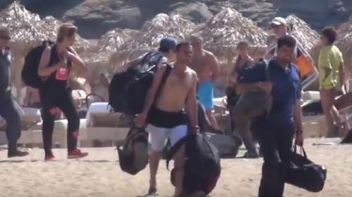 Πρόσφυγες αποβιβάστηκαν σε παραλία της Μυκόνου-βίντεο