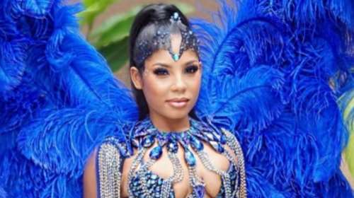 Το κορίτσι του Μπολτ κόβει την ανάσα με τις καμπύλες του