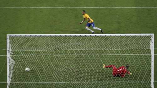 Ο Μπολτ υποκλίνεται στον Νεϊμάρ για το χρυσό μετάλλιο