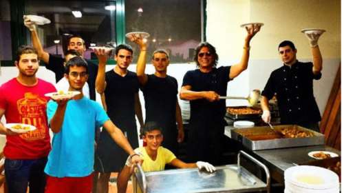 Ψινάκης αυτοτρολάρεται: Η πιό καλή γκαρσόνα είμαι γω