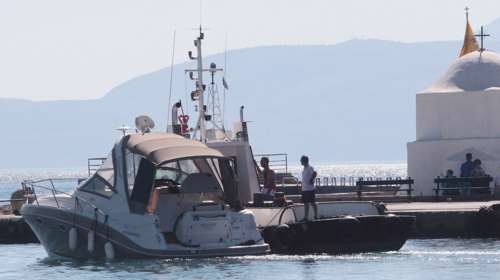 Ψάχνουν δακτυλικά αποτυπώματα στο σκάφος της Αίγινας