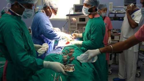 Είχε καταπιεί... 40 μαχαίρια!