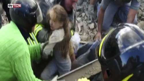 Ιταλία: Απεγκλώβισαν 10χρονο κοριτσάκι μετά από 17 ώρες