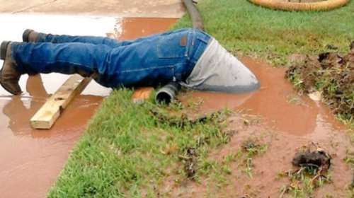 Η φωτογραφία του ευσυνείδητου υπαλλήλου που έγινε viral