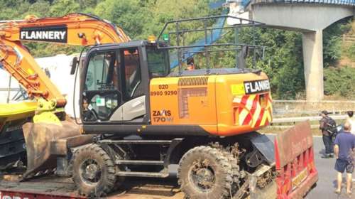 Κατέρρευσε γέφυρα σε αυτοκινητόδρομο της Βρετανίας