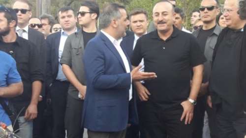 Μαντινάδες για τον τούρκο ΥΠΕΞ στην Κρήτη- ΦΩΤΟ