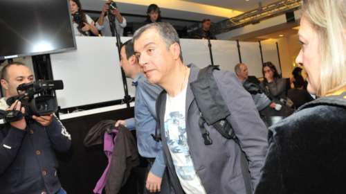 Θεοδωράκης: &quot;Γιατί χαίρεται ο κόσμος &amp; χαμογελά πληρώνοντας ΕΝΦΙΑ;&quot;