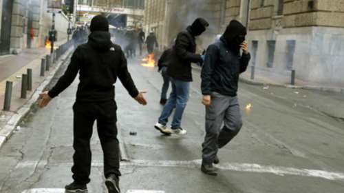 Εντονες πολιτικές αντιδράσεις για τον ξυλοδαρμό του Διοικητή της Τροχαίας