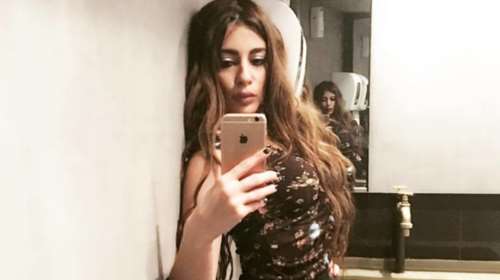 Eξιτήριο με νέο look για τη Μίνα Αρναούτη [Εικόνα]