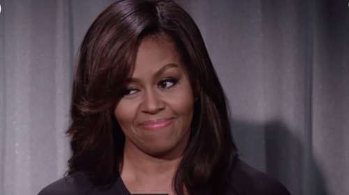 Η Μισέλ Ομπάμα «τα σπάει» σε νέο χιουμοριστικό βίντεο