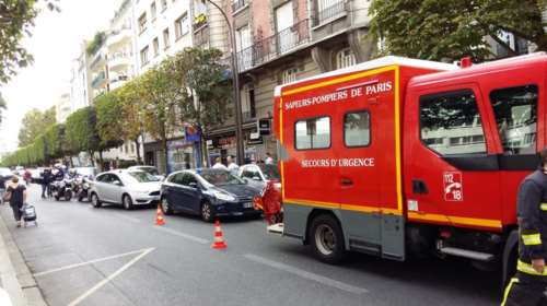 Συναγερμός στο Παρίσι: Μαχαίρωσαν αστυνομικό στο λαιμό