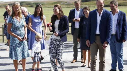 Η Κέιτ πρωτοπορεί ξανά: Φόρεσε παντελόνι αξίας 22 λιρών από τα Gap