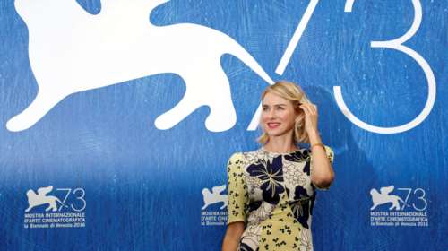 Η Ναόμι Γουότς στο Φεστιβάλ Βενετίας με τα πιο μοδάτα παπούτσια