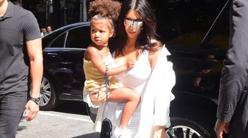 Η κόρη της Κιμ Καρντάσιαν με τσάντα χιλιάδων δολαρίων