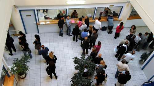 Στοιχεία σοκ από τα ληξιπρόθεσμα- Νέο ρεκόρ, οι μισοί Ελληνες χρωστούν