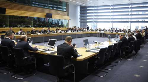Νέα αντιπαράθεση Αθήνας-δανειστών «βλέπει» ο Guardian