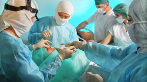 Πέθανε η γαλλίδα που υποβλήθηκε στην πρώτη μεταμόσχευση προσώπου στον κόσμο