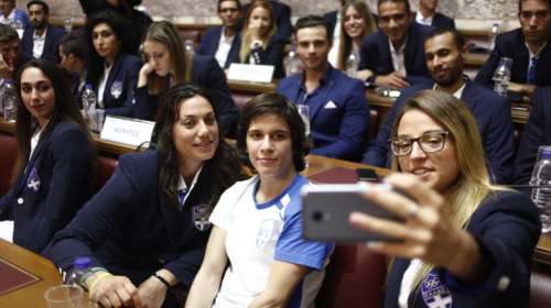 Οι Ολυμπιονίκες στα έδρανα της Βουλής- ΕΙΚΟΝΕΣ