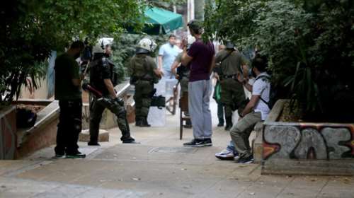 Ρουβίκωνας κατά ΕΛΑΣ για τα ναρκωτικά στα Εξάρχεια