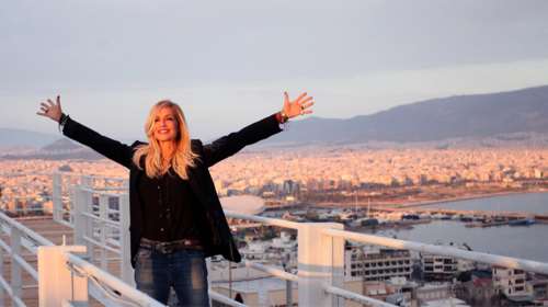 Η Αννα Βίσση φωτογραφήθηκε με καουμπόικο καπέλο και φιδίσιες μπότες